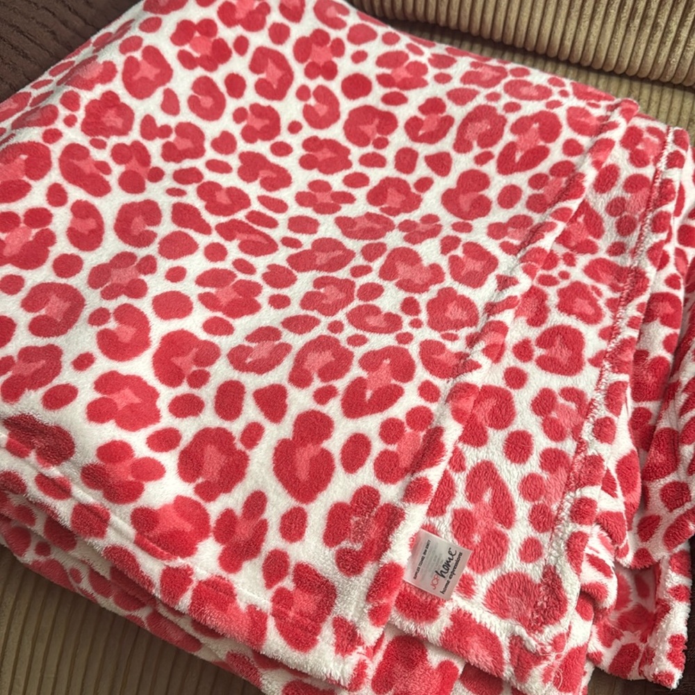 queen - pink leopard blanket